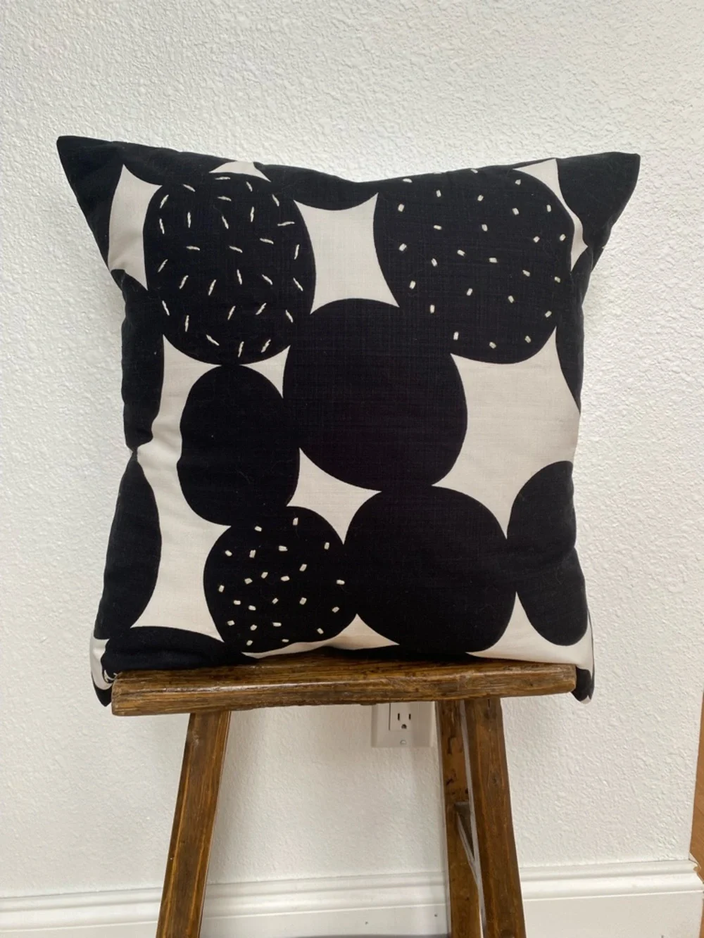 IKEA SANDSENAP Black & White Pillow Cover